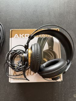 K240 STUDIO HEADPHONES 