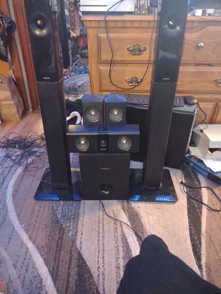PHILIPS Surround Sound System