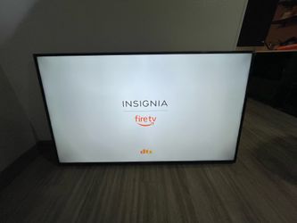Insignia 65’ class F50 series LED 4k UHD / mobile tv mount cart with shelves