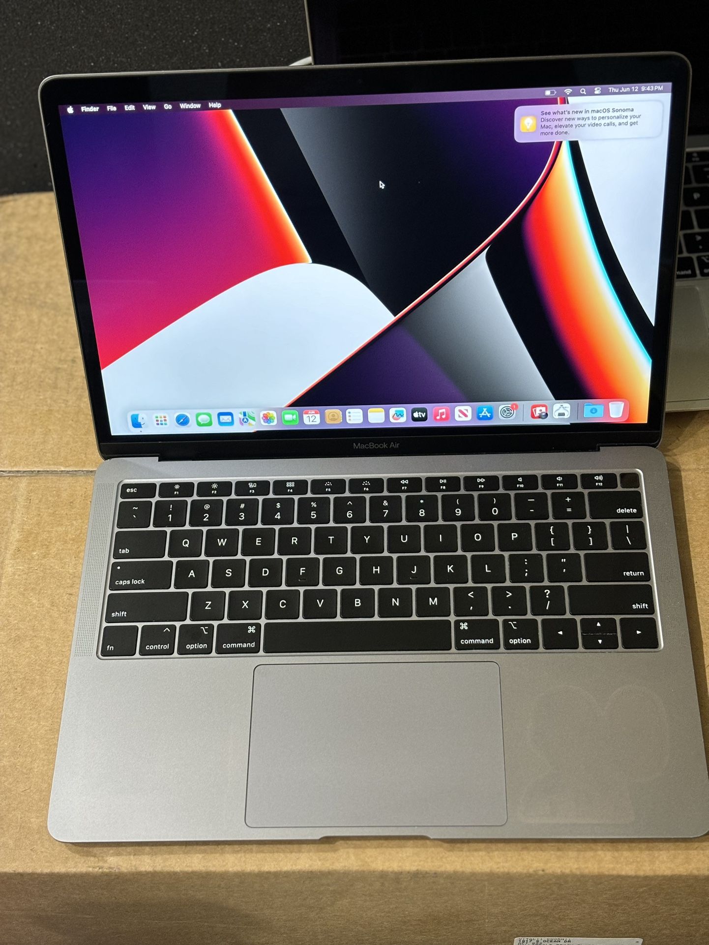 MacBook Air 13 2018 i5 8gb ram 128 Gb Ssd space