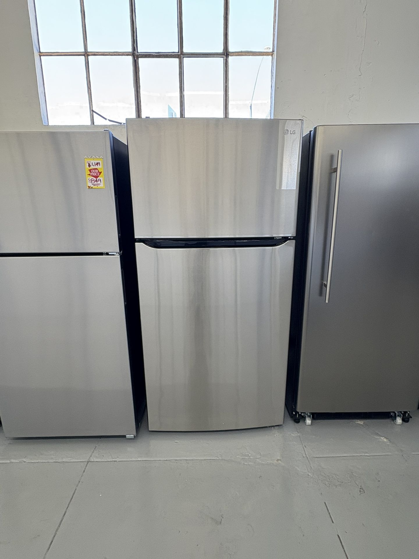 LG 33” 24 cu. ft. Top Mount Freezer Refrigerator with Multi-Flow Air System in Stainless Steel, Garage Ready