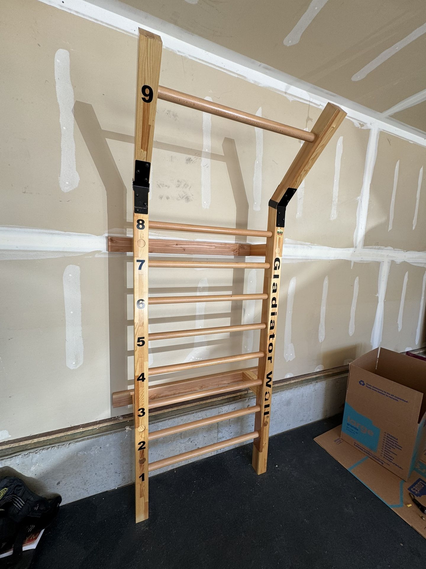 Suples Gladiator Wall (Swedish Ladder) with Bench