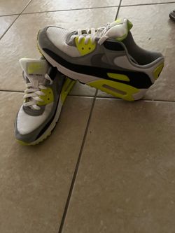 SLIGHTLY USED WMNS NIKE  AIR MAX 90 SIZE 8.5 NO BOX