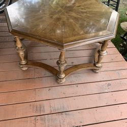 Beautiful Vintage Mid-century Octagon Coffee Table:22x52” Good Condition 