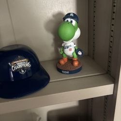 Yoshi Dodger Bobble head