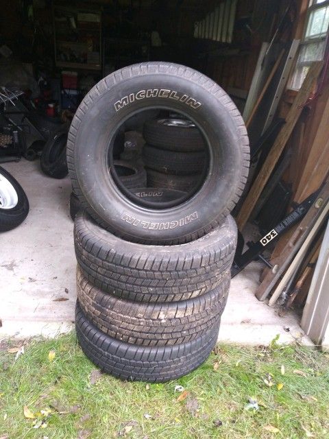 Tires  235/70/16 Michelin 