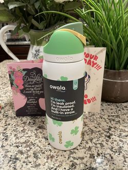 Owala 32oz Clover the Rainbow TikTok Viral Tumbler