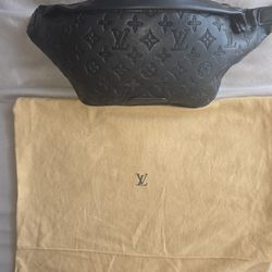 🔥 Rare & Brand New: Louis Vuitton Bumbag (Black) - $1500