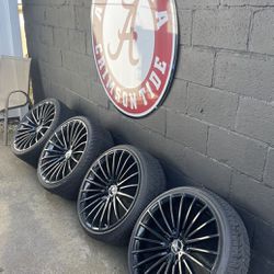 22 Inch Wheels & Tires 