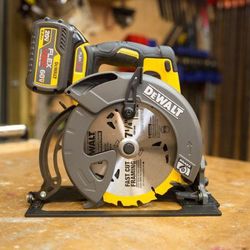 DCS575T2 FLEXVOLT™ 60V MAX* 7-1/4″ Circular Saw

