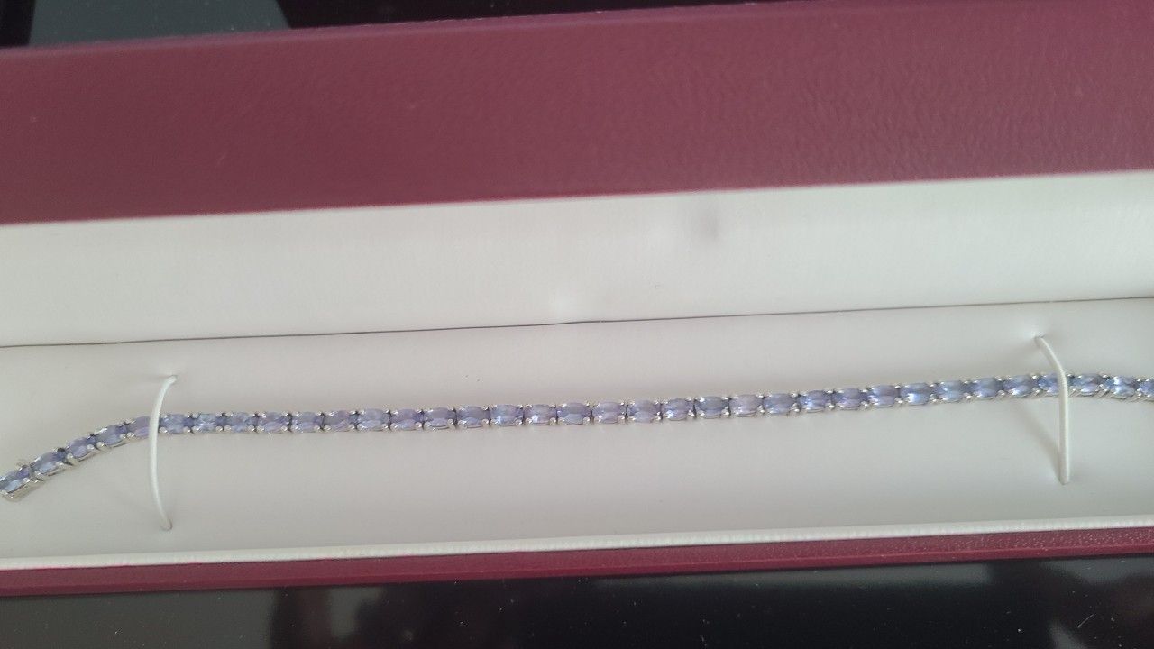 Helzberg Tanzanite Lined Bracelet. Sterling Silver