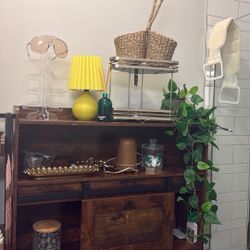 Bathroom Organization And Decor. 