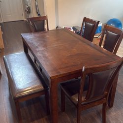 Selling Harlow 6pc Dining Table Set
