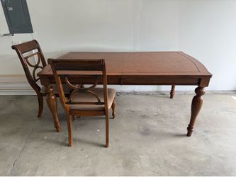 Heavy solid wood in amazing condition comes  with 6 chairs and leaf (70by 42) leaf is extra 18in
