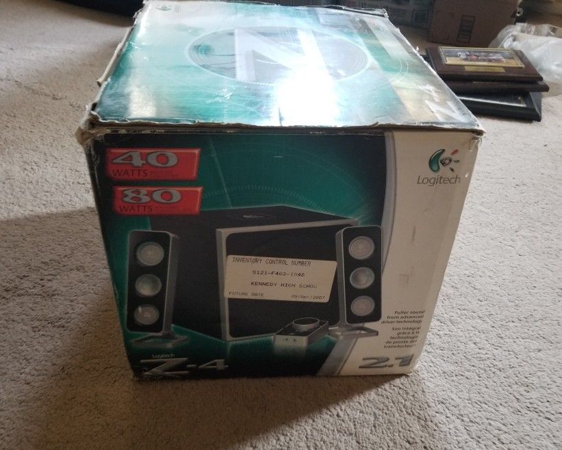 Logitech Z-4 2.1 Speaker System !!