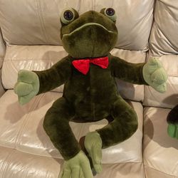 Pair of green Frog stuffed toys 