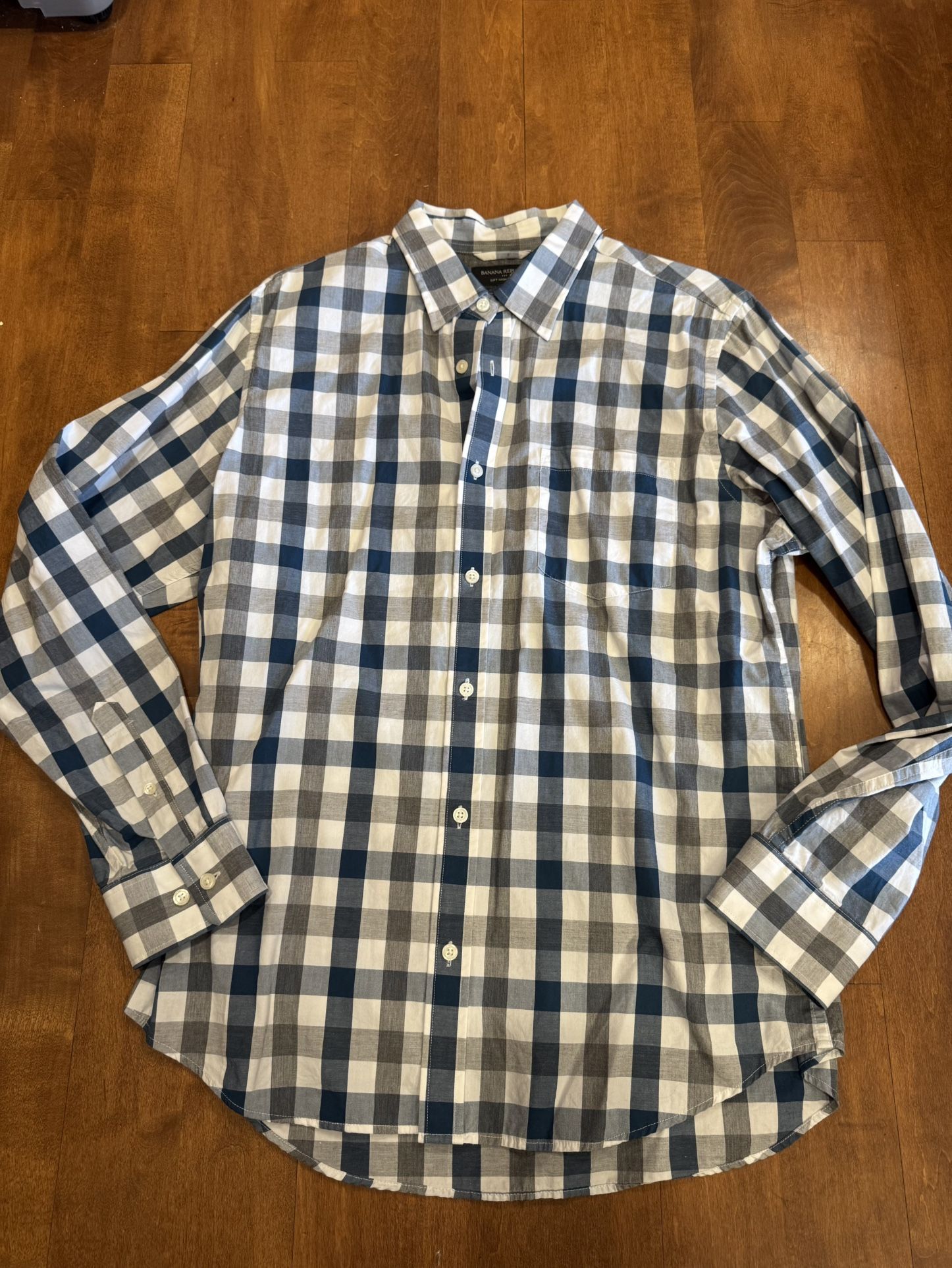 Men’s banana republic Easter/spring, casual, button-down shirt shipping available