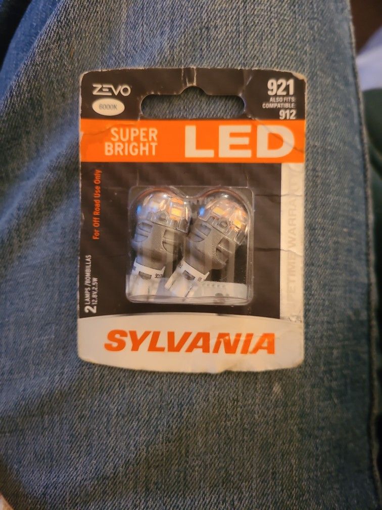 921 or 912 super bright LED light bulb by Sylvania
Car Model: 2500 HD, C1500, Gmc Sierra, Honda Crv, Z71
Bulb Type: LED
Features: Interior Cabin