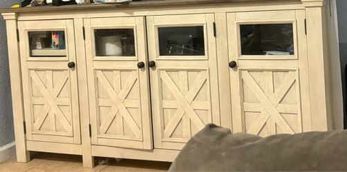 Entertainment center