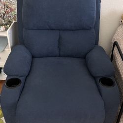 Comfy Recliner Sofa Chair w/ Cup Holders – Great Condition