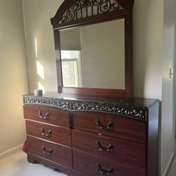 Dresser With Mirror