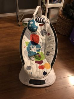 4 Moms Mamaroo excellent condition rarely used
