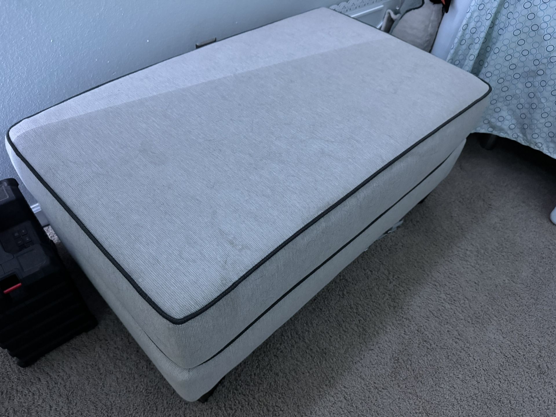 Ottoman  (40“ X 24”)
