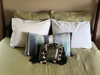 3PC Queen Size Coverlet 2 Euro Shams