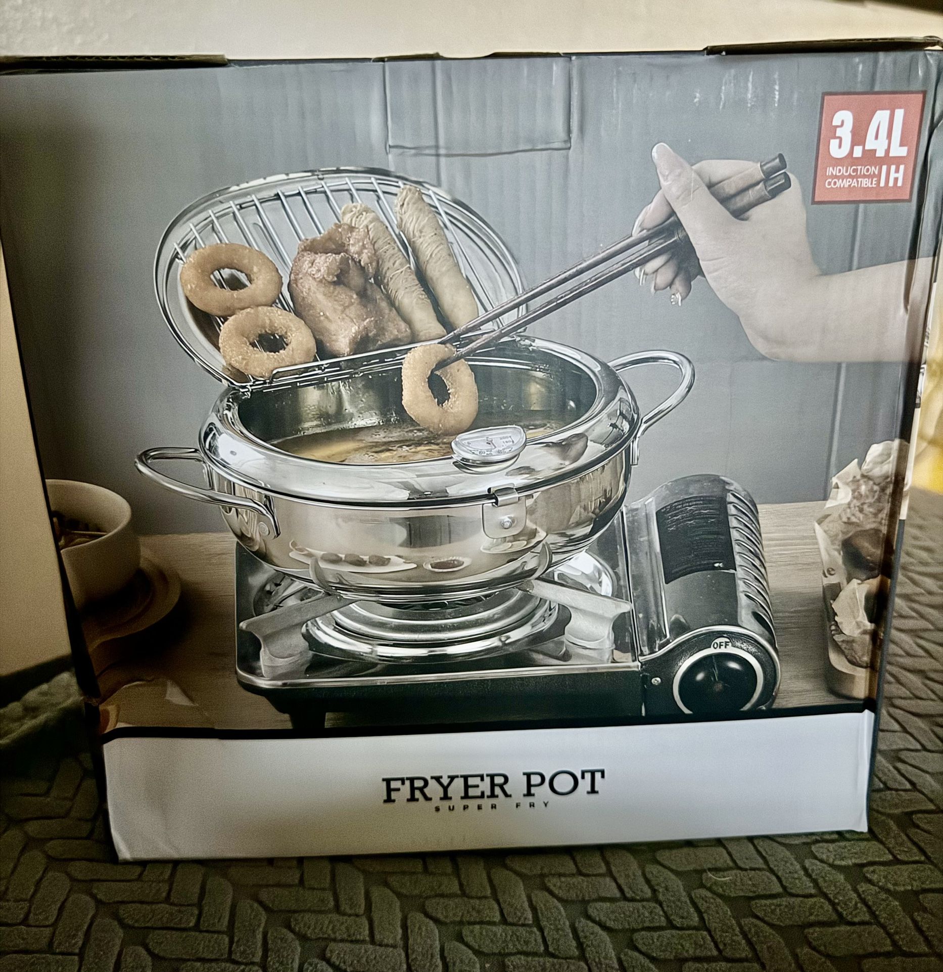 3.4L Fryer Pot Induction compatible fryer pot with thermometer.