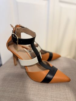 NY&Co Ankle Strap Pointed Toe Heels Size 7m