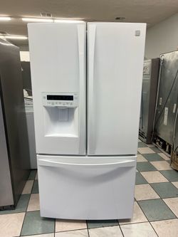 Kenmore refrigerator ( Delivery Available)
