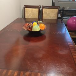 Dinning Room Table & 6 Chairs