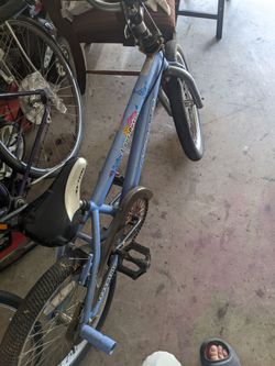 Avigo 20 inch bike good condition very strong almost new tires
