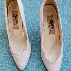 Ladies Pumps In Ivory