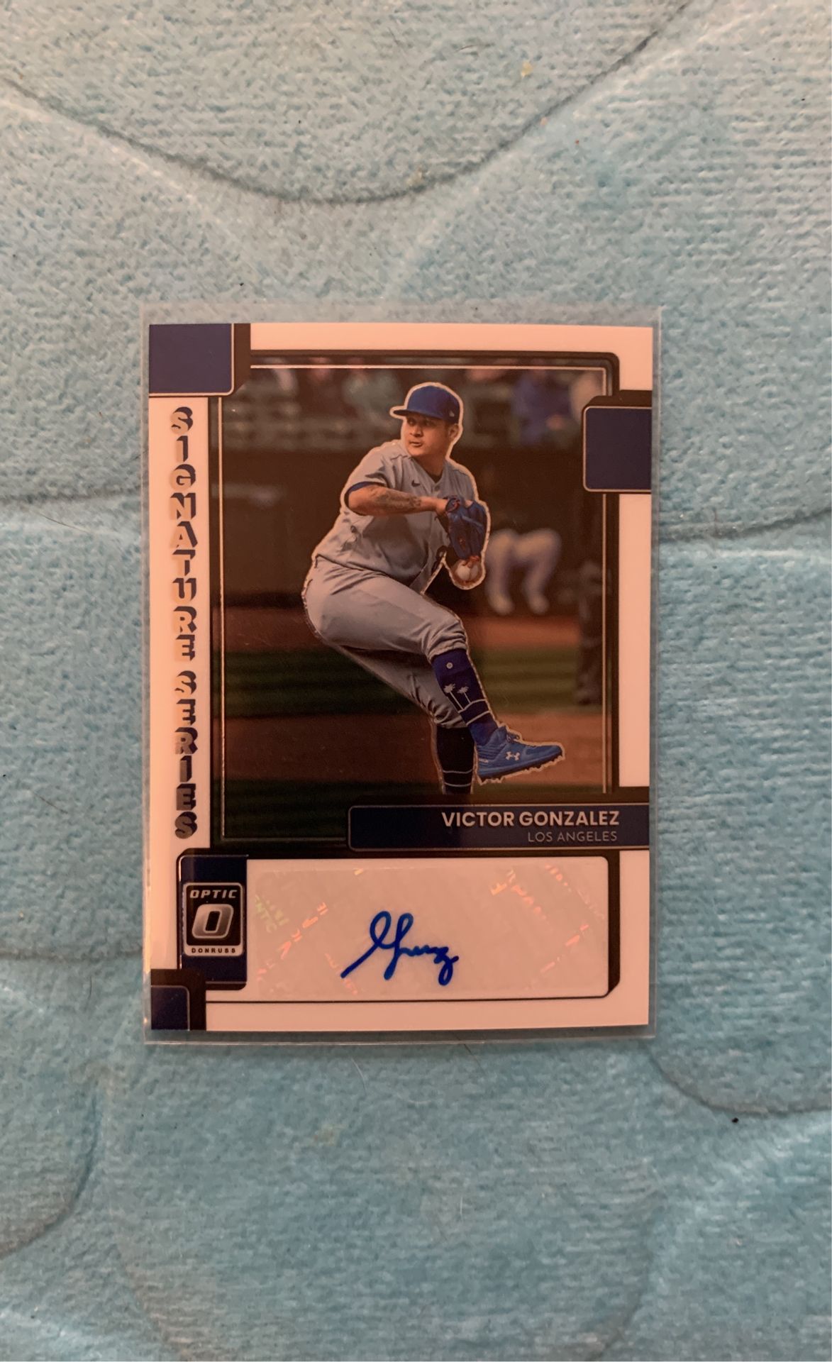 2022 Panini Optic Autographed Victor Gonzalez #SIGS-VG Baseball Card