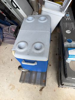 Wheeled Cooler $10