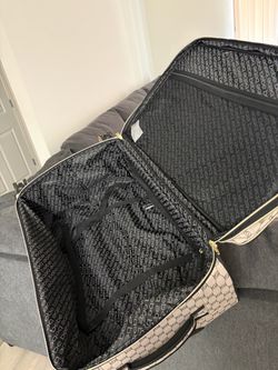 FULL SIZE SUITECASE