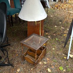 Free End Table With Lamp 