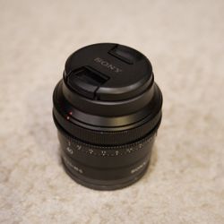 Sony FE 40mm F2.5 G Lens w/ Extra Lens Hood