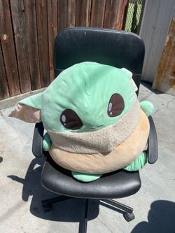 Large yoda plushy