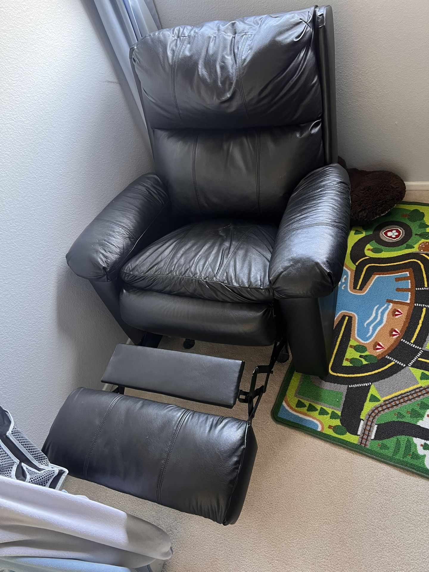 Used Black Leather Recliner Chair