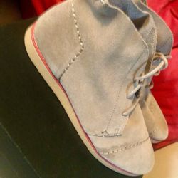 TOMS Grey Swedes Leather Shoes 