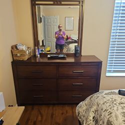 End Table And Dresser Wirh Mirror 