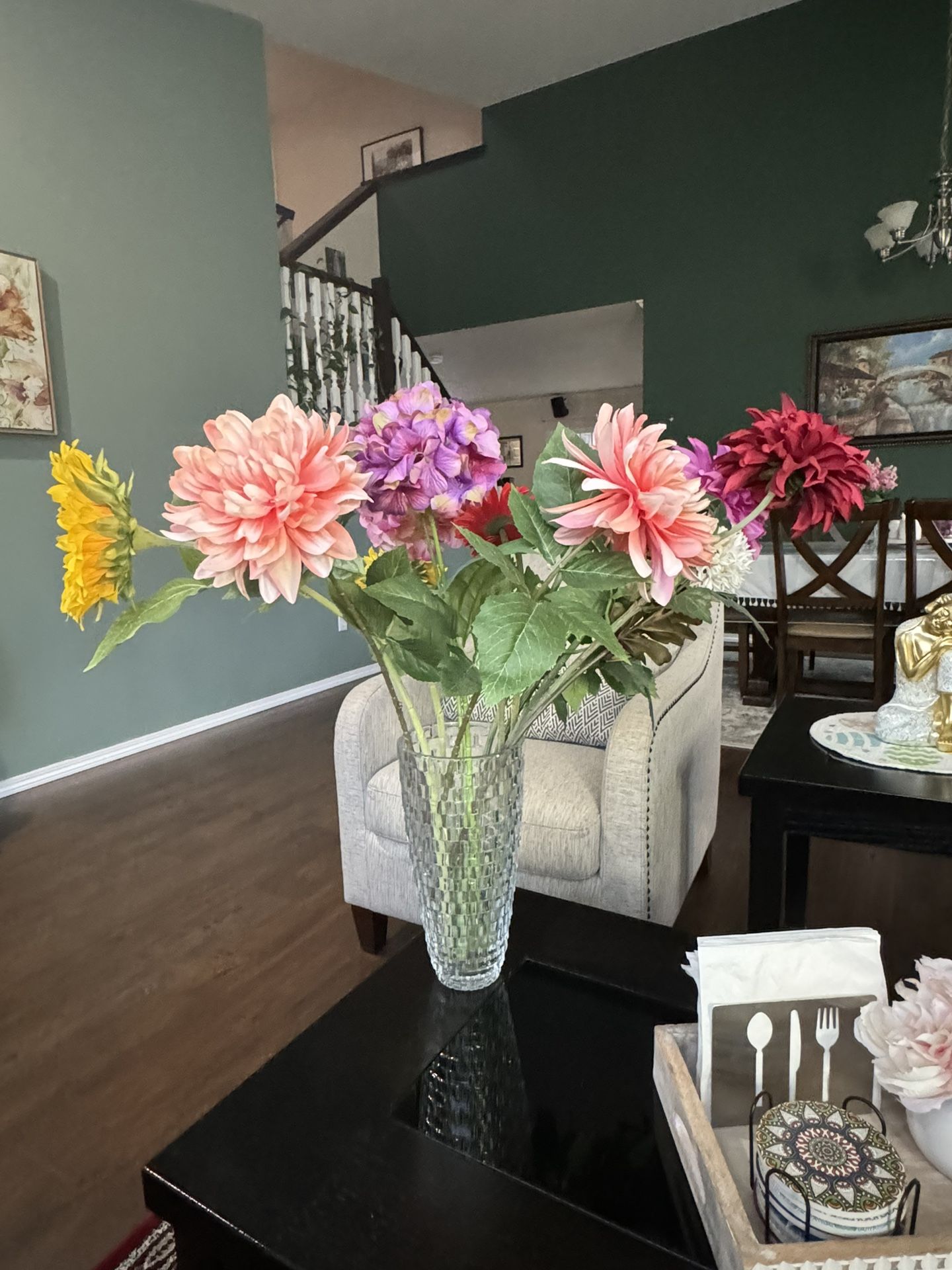 Mikasa Glass Flower Vase with flowers 💐