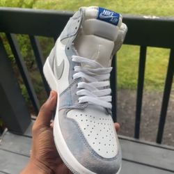 Air Jordan 1s ‘Hyper Royals’