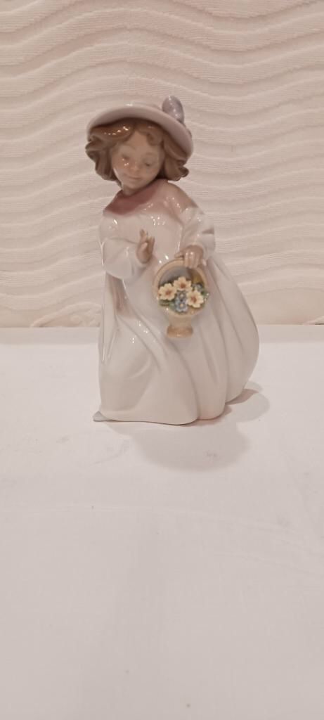 Lladro Figurine, Made In Spain. “happiness” Excellent Condition 