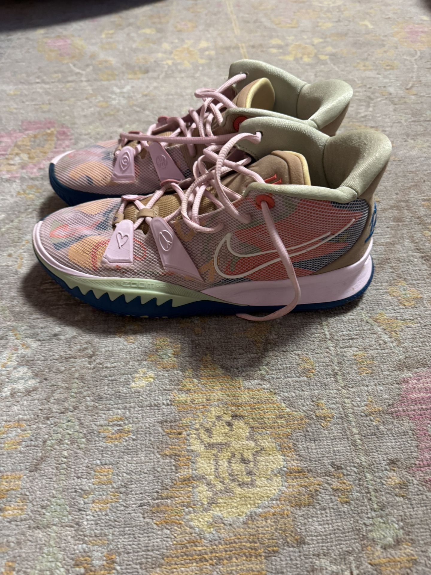 Kyrie 1 World 1 People Regal Pink