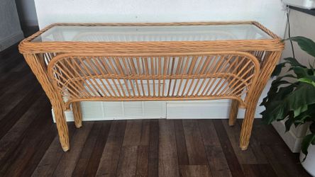 ✨️Vintage glass top bamboo & rattan table✨️