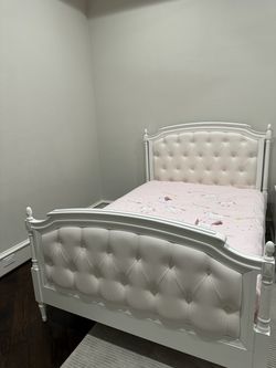 Pottery Barn Kids Blythe Upholstered Full Bed - PLUS - Simmons Luxury Comfort Mattress