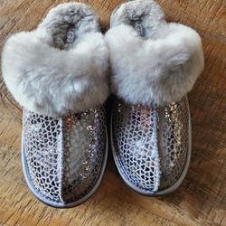 Ugg Kids Slippers Sz 3